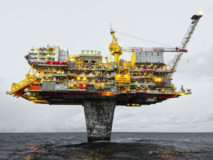 Key Challenges in Offshore Oil Rig Management