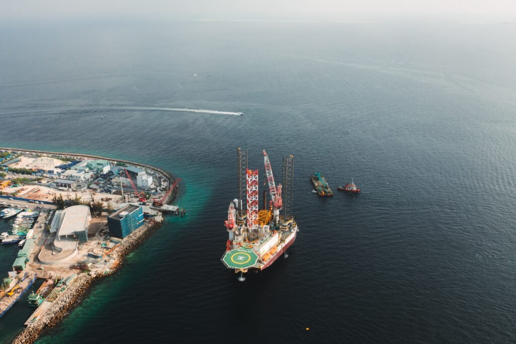 Navigating Environmental Hazards: Challenges in Offshore Oil Rig Safety